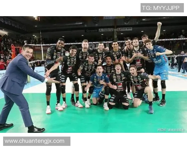 南京排球队进攻策略解析与欧冠足球的精彩对比分析 南京排球队进攻策略解析与欧冠足球的精彩对比分析